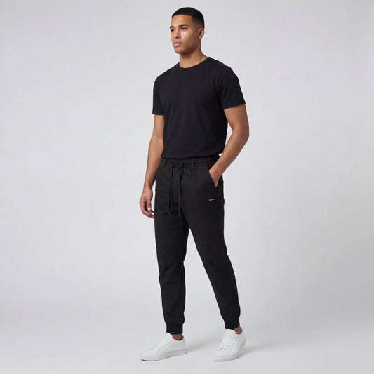 Comfortable and functional cargo pants with multiple pockets 